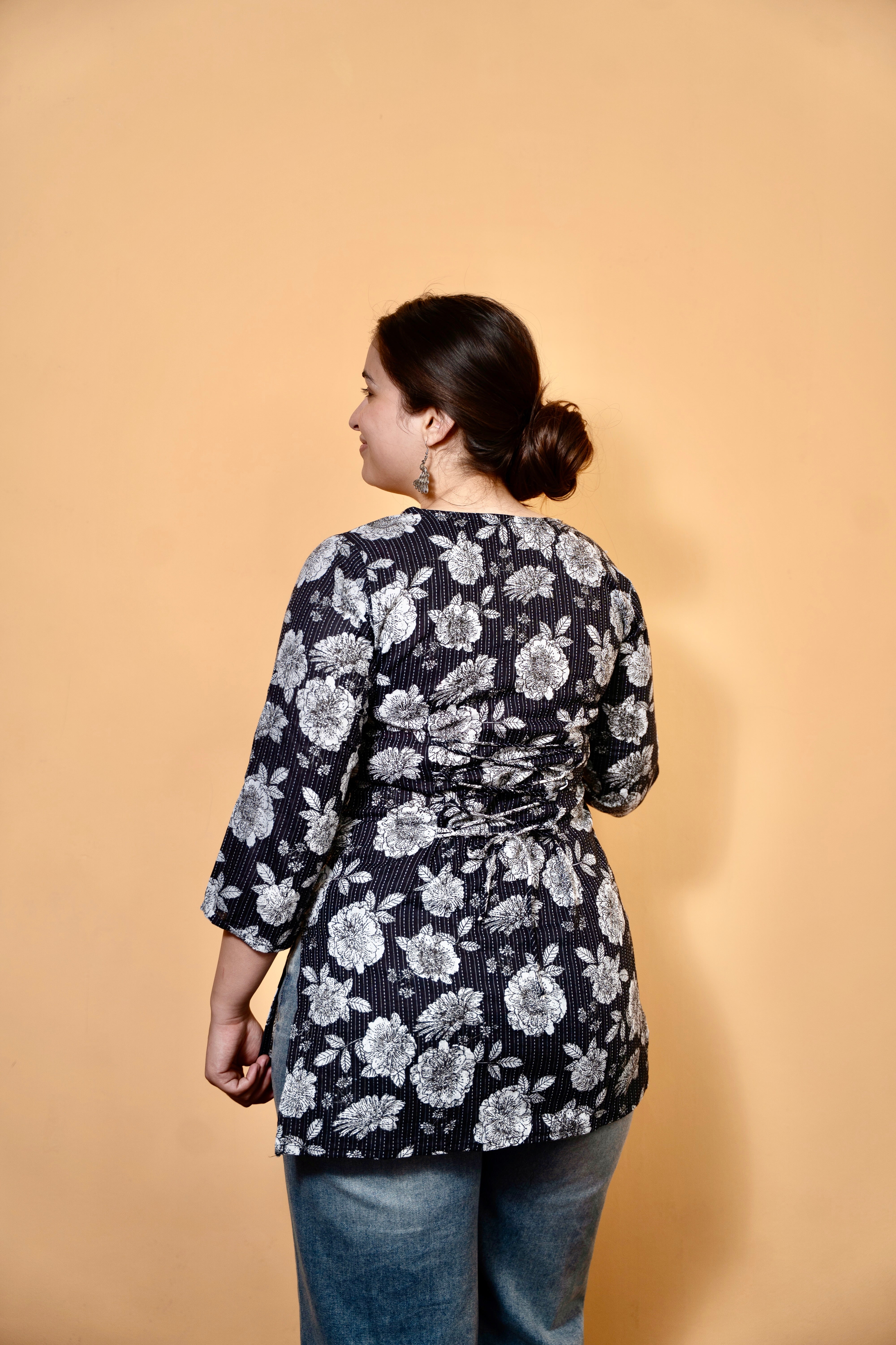 Black katha Exclusive Heart Neck