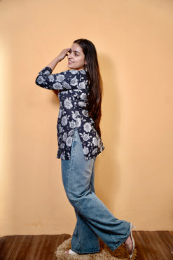 Black katha Exclusive Heart Neck