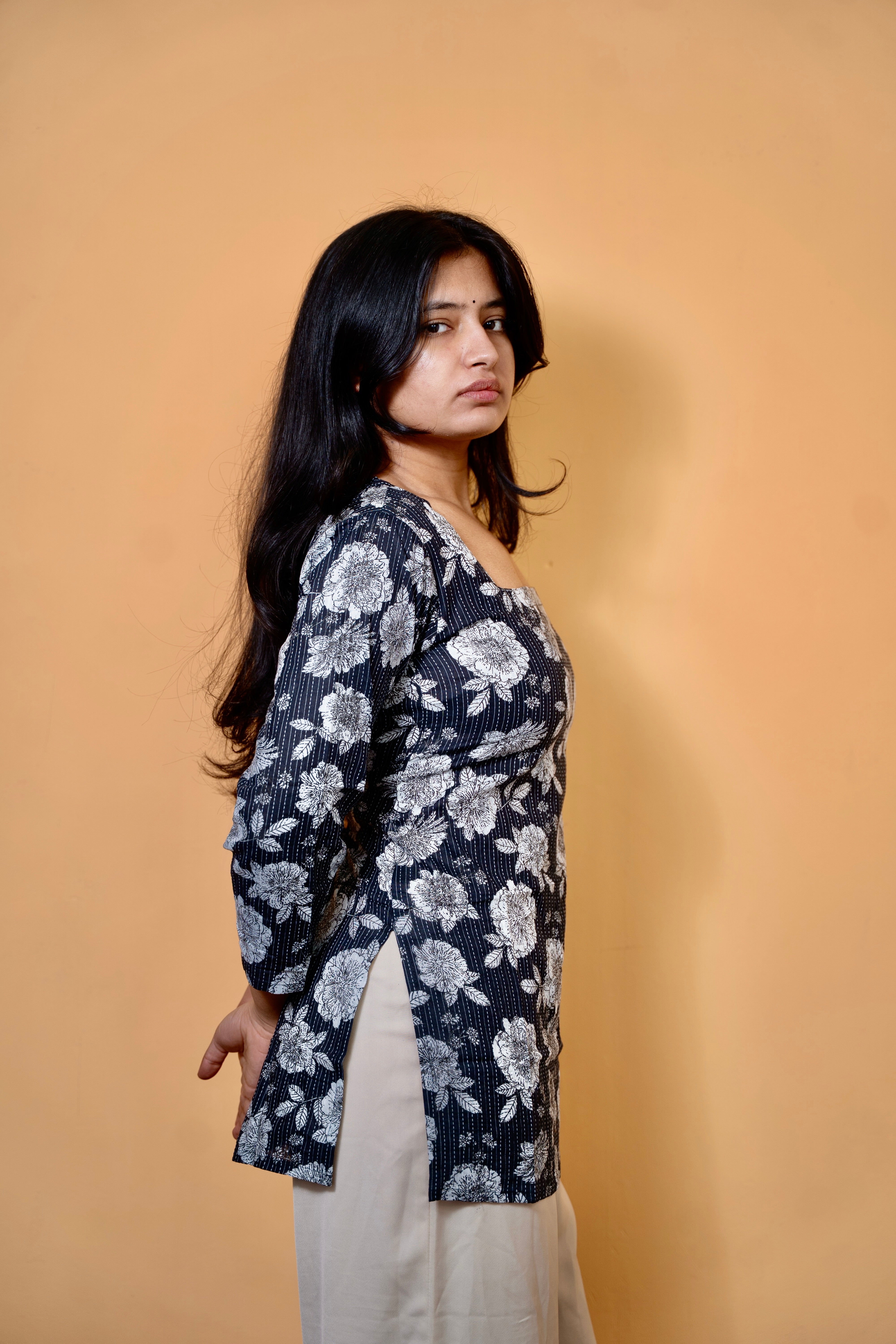 Black Katha Square Neck