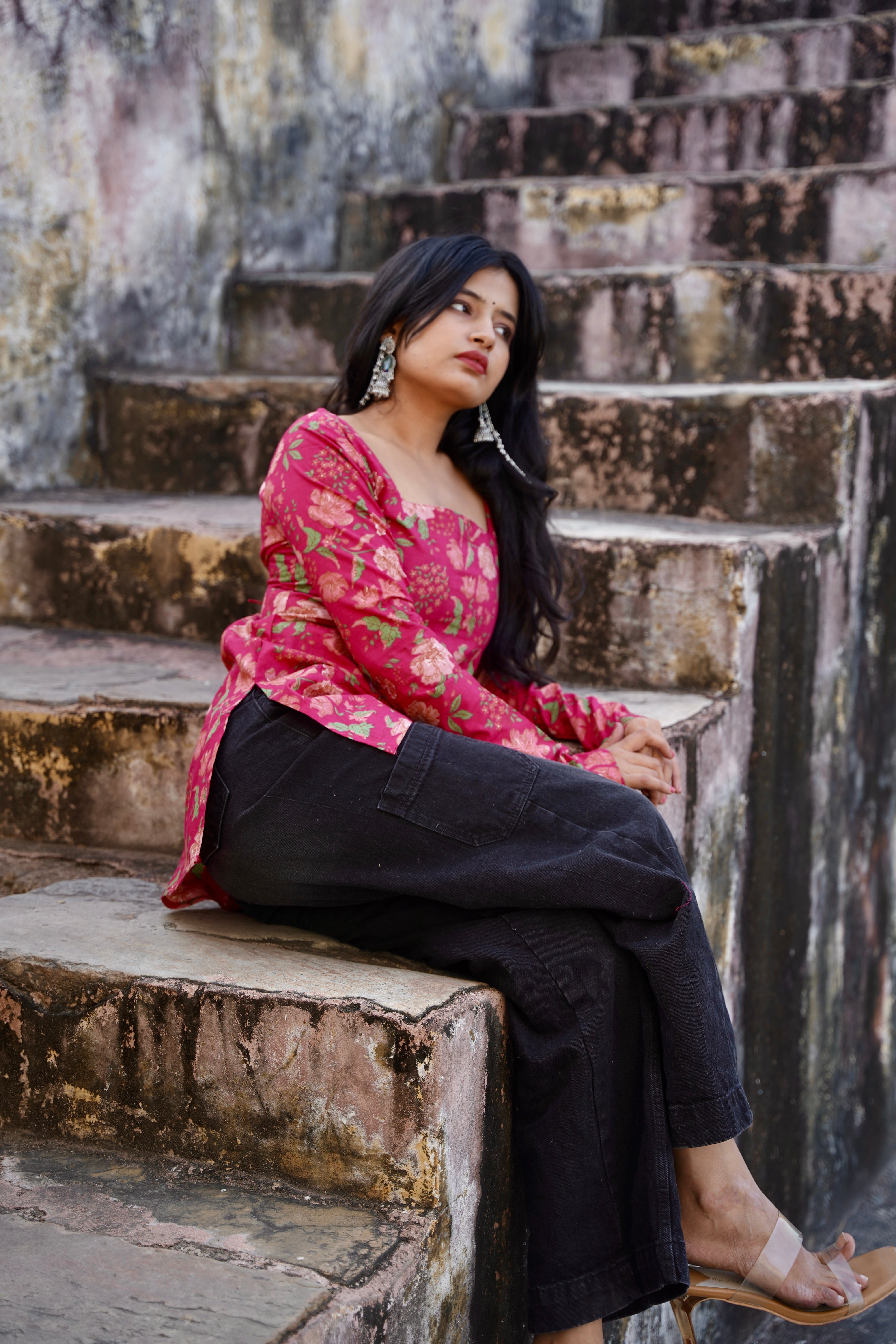 Gulabi Ankhen- Short Kurti