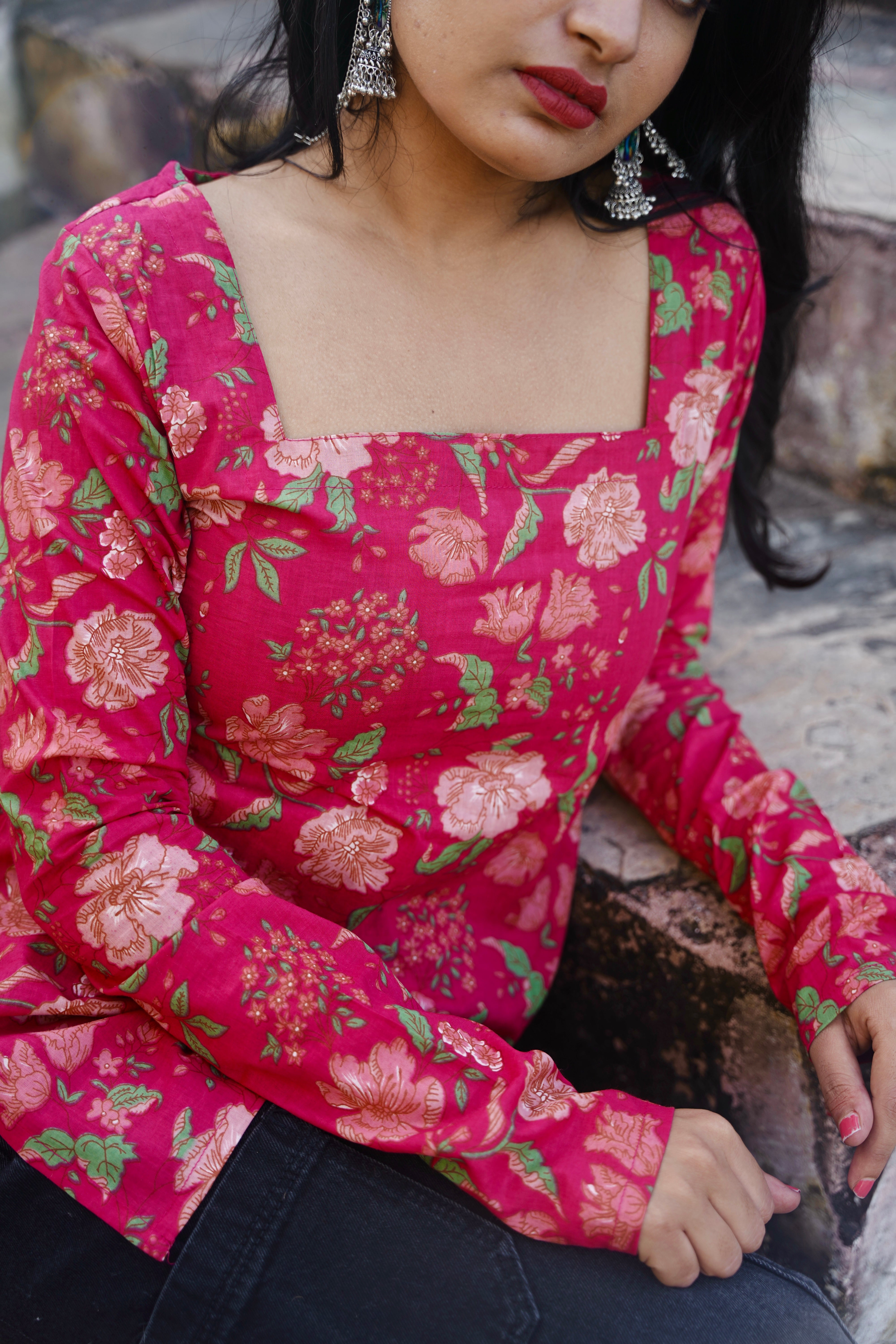 Gulabi Ankhen- Short Kurti