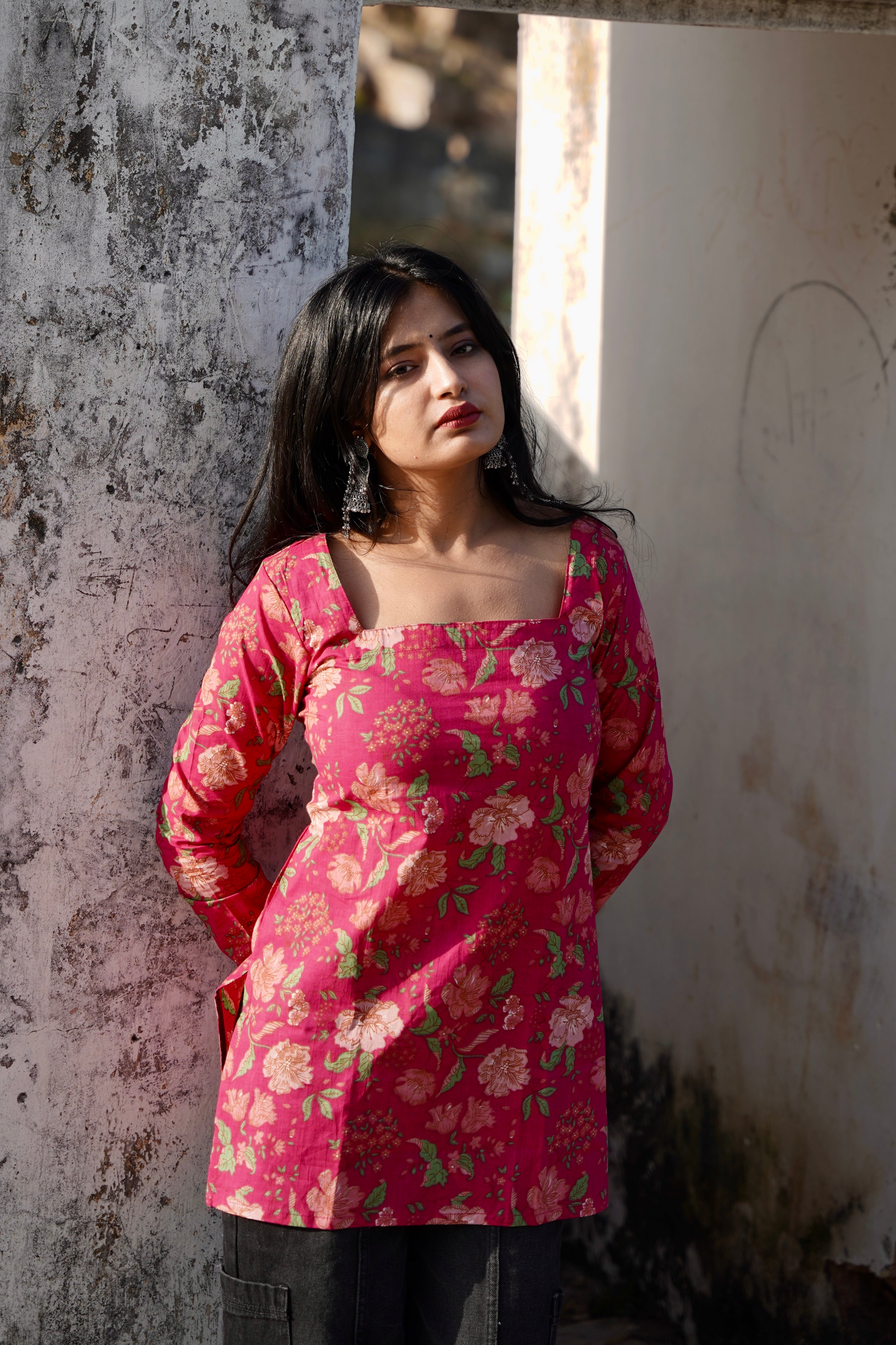 Gulabi Ankhen- Short Kurti