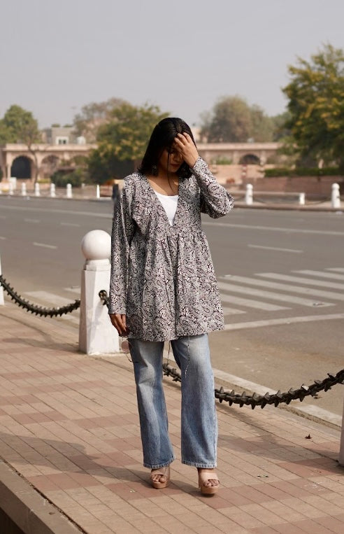 Bebo Short Shrug
